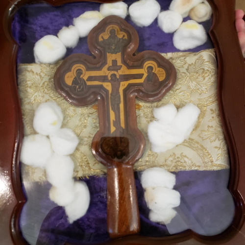 Myrrh-bearing Cross Returns to St. Peters